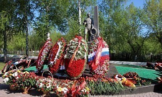 Вечная память: история традиции возлагать венки к памятникам