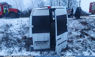 Под Воложином в ДТП попала маршрутка. Восемь человек пострадали