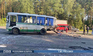 На трассе М-1 в Брестской области произошло серьезное ДТП с автобусом. 15 человек в больнице