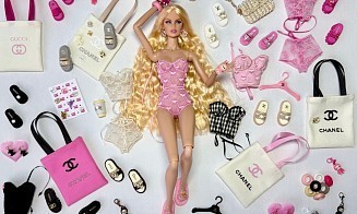 От утюгов до кукол и мемов. Что коллекционируют белорусы разных поколений