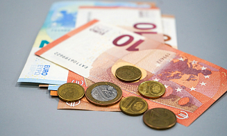 Почему после снижения ставки ФРС в Беларуси подорожал евро и что будет дальше?