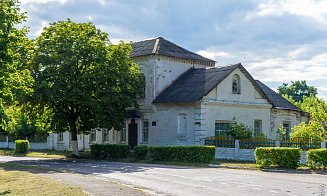 В центре Паричей продают постоялый двор XIX века. Узнали, сколько стоит