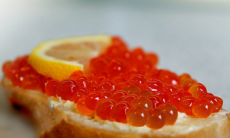 Гигиенист объяснила, как найти хорошую икру к новогоднему столу