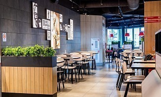 Белорусы с начала года стали меньше тратить в кафе и ресторанах 