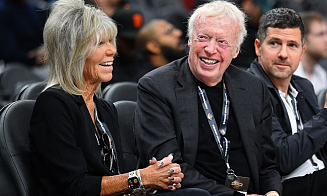 Основатель бренда Nike пожертвовал $2 млрд на борьбу с раком