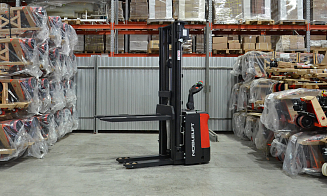 Штабелер: незаменимый помощник на складе