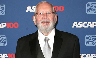 Умер легендарный композитор голливудских сериалов Альф Клаузен. Он написал музыку к «Симпсонам»