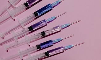 Инфекционист напомнил, какие прививки обязательно нужно делать взрослым