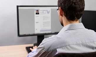 Какая информация в резюме часто служит причиной отказа в трудоустройстве