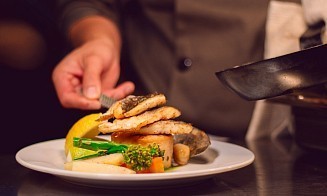 Люксовый отель в Минске ищет шеф-повара. Сколько готовы платить   