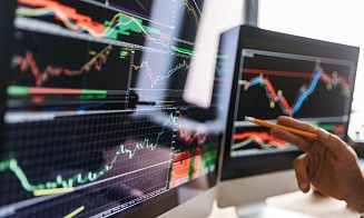Доходность vs риск. Какие акции и облигации белорусы сейчас могут купить в России