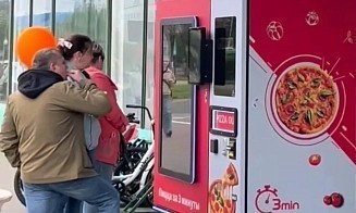 В Беларуси протестировали первый вендинговый автомат с пиццей 