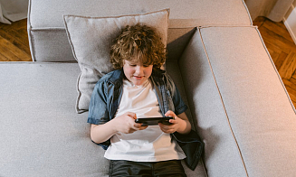 Исследование: для чего дети чаще всего используют нейросети