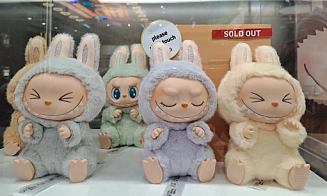 В мире новый тренд: владельцы Лабубу страхуют игрушки перед поездками