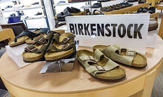 Акции Birkenstock подешевели до рекордно низкого уровня