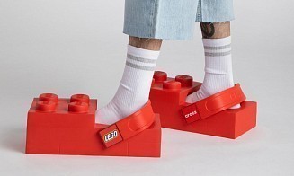 LEGO и Crocs запартнерились для выпуска необычной обуви. Вот как она выглядит