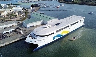Крупнейший в мире электрокорабль спустили на воду. Как он выглядит
