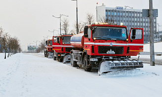 На уборку снега выведут вездеходы и БТРы, а некоторые дороги будут закрывать. Как в Беларуси сражаются с «Улли»