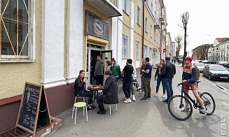 В Минске закрылась популярная кофейня. Чтобы туда попасть, люди стояли в очереди