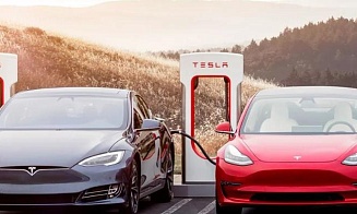 Tesla вновь снижает цены и доплачивает покупателям