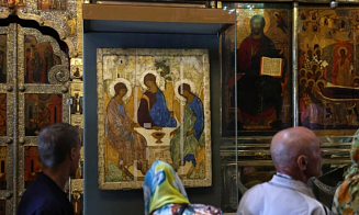 Третьяковка передаст знаменитую икону Андрея Рублева православной церкви