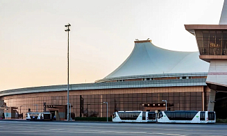 В Шарм-эль-Шейхе на пассажиров аэропорта упал рекламный щит. Есть погибший