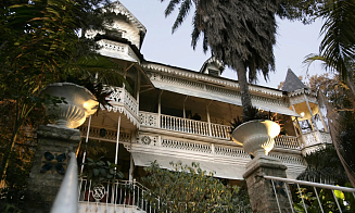 На Гаити сгорел знаменитый отель, где останавливались Мик Джаггер и Марлон Брандо