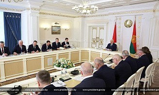 «Не надо кованым сапогом стучать в дверь человеку». Лукашенко — о перегибах у контролеров