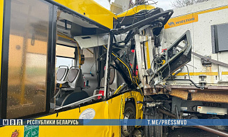 Автобус столкнулся с фурой в Минске: пострадали более 30 человек