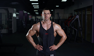 «Научитесь хотя бы нормально завтракать и спать». Бодибилдер — о страхе спортзала и мифах фитнес-индустрии