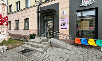 Как в Минске работает кафе, где гостей встречают собаки породы бигль