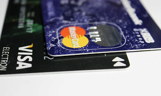 Банковскую карту можно застраховать от мошенников. В Минфине рассказали, как это сделать