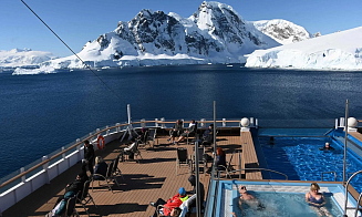 «Теперь туристы могут делать здесь все»: как TikTok разрушает Антарктиду