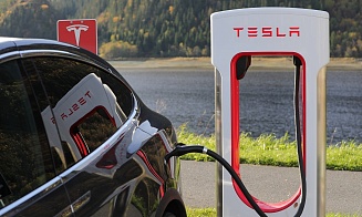 Акции Tesla выросли почти на $200 млрд