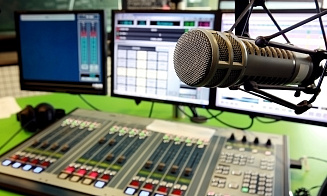 Владелец FM-станций «Радио Би-Эй» и «Мелодии века» подал на банкротство