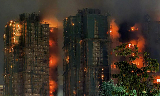 В Гонконге арестовали 14 человек из-за крупного пожара в ЖК