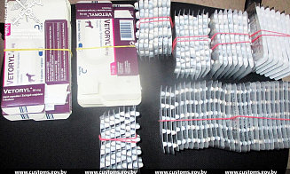 Белоруски попытались провезти через таможню ветпрепараты на $20 тыс. Груз спрятали в чулках