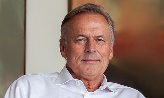 «Ты живешь сегодня, не завтра и, уж определенно, не вчера». Итоги недели — в цитатах Джона Гришэма