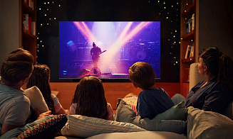 Выходные дома с TCL: фильм об одержимости, финал «Формулы-1» и шутер года