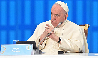 «Придется заново учиться говорить». В Ватикане рассказали, что со здоровьем папы римского