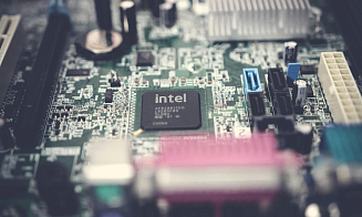 Intel замораживает стройку заводов в Польше и Германии из-за финансовых проблем