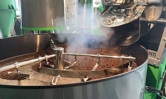 В Беларуси сеть АЗС запустила собственный цех по обжарке кофе
