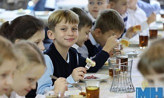 Наггетсы вместо пельменей: что изменится в меню школьных столовых после весенних каникул