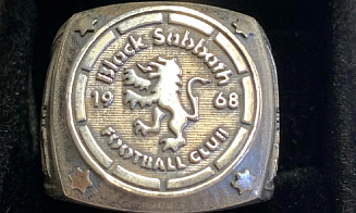 На аукцион попало одно из пяти колец, изготовленных к последнему концерту Black Sabbath