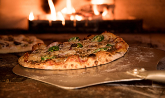 В одном из домов Бреста целый год мигал свет из-за пиццерии на первом этаже