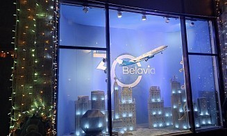 Что общего у ретейла и авиации? ГУМ и Belavia показали необычные арт-витрины в центре Минска