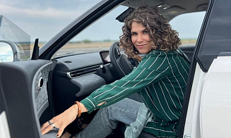 «Муж орет на каждом светофоре». Обсудили с АвтоМашей сексизм на дорогах, материнство и почему страшно разводиться