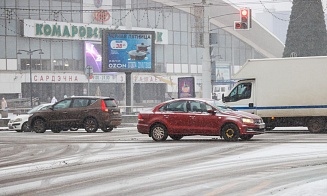 Из-за снегопада в Минске пробки 10 баллов, цены на такси резко выросли