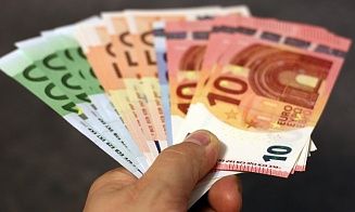 В Евросоюзе запретят расчеты наличными на сумму более €10 тыс.