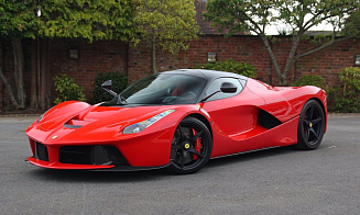 Ferrari хочет поднять цены на автомобили на 10% из-за новых пошлин США